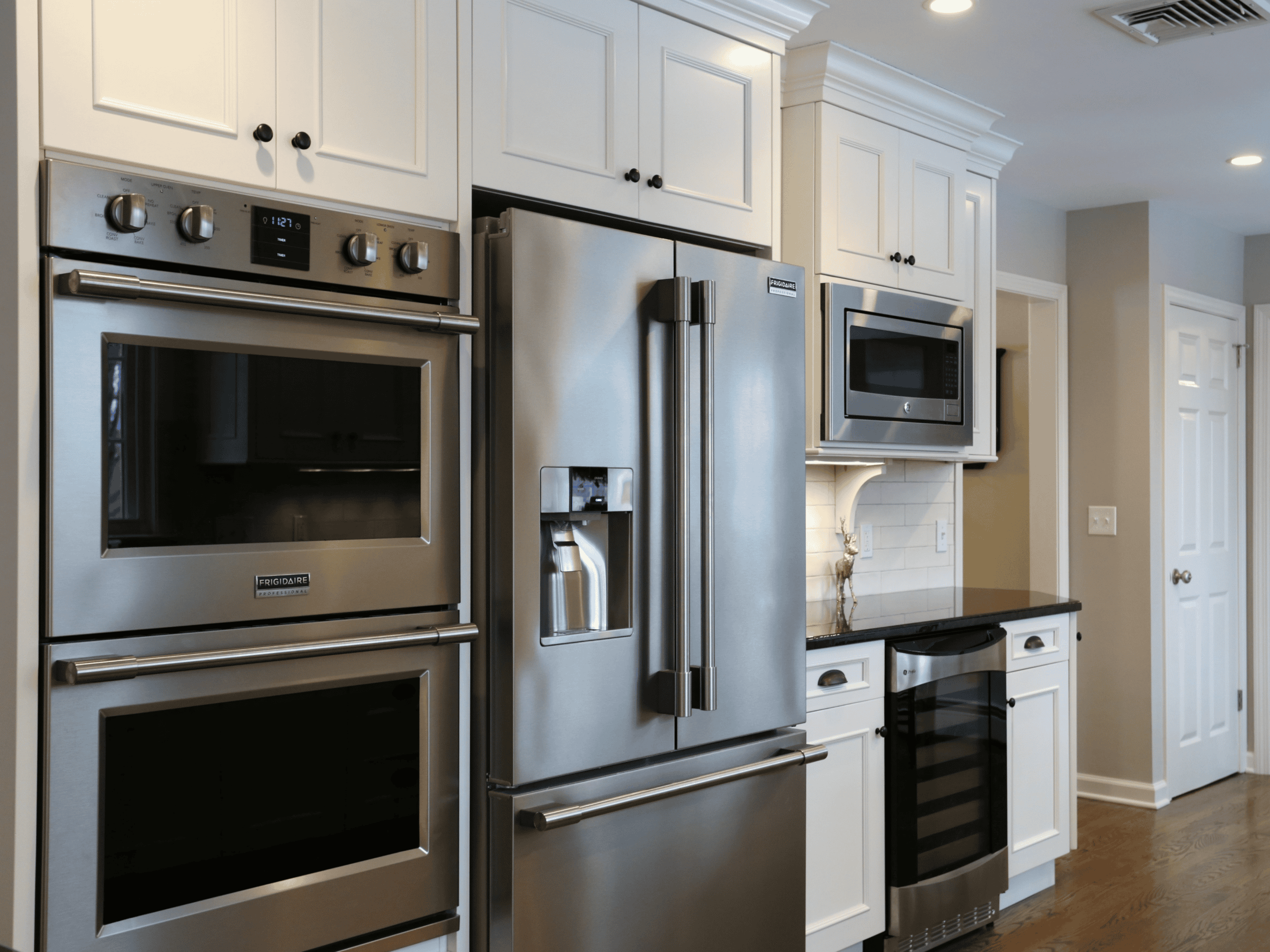 Modern Kitchen Appliances Modern stainless steel kitchen appliances including refrigerator, oven, and microwave.